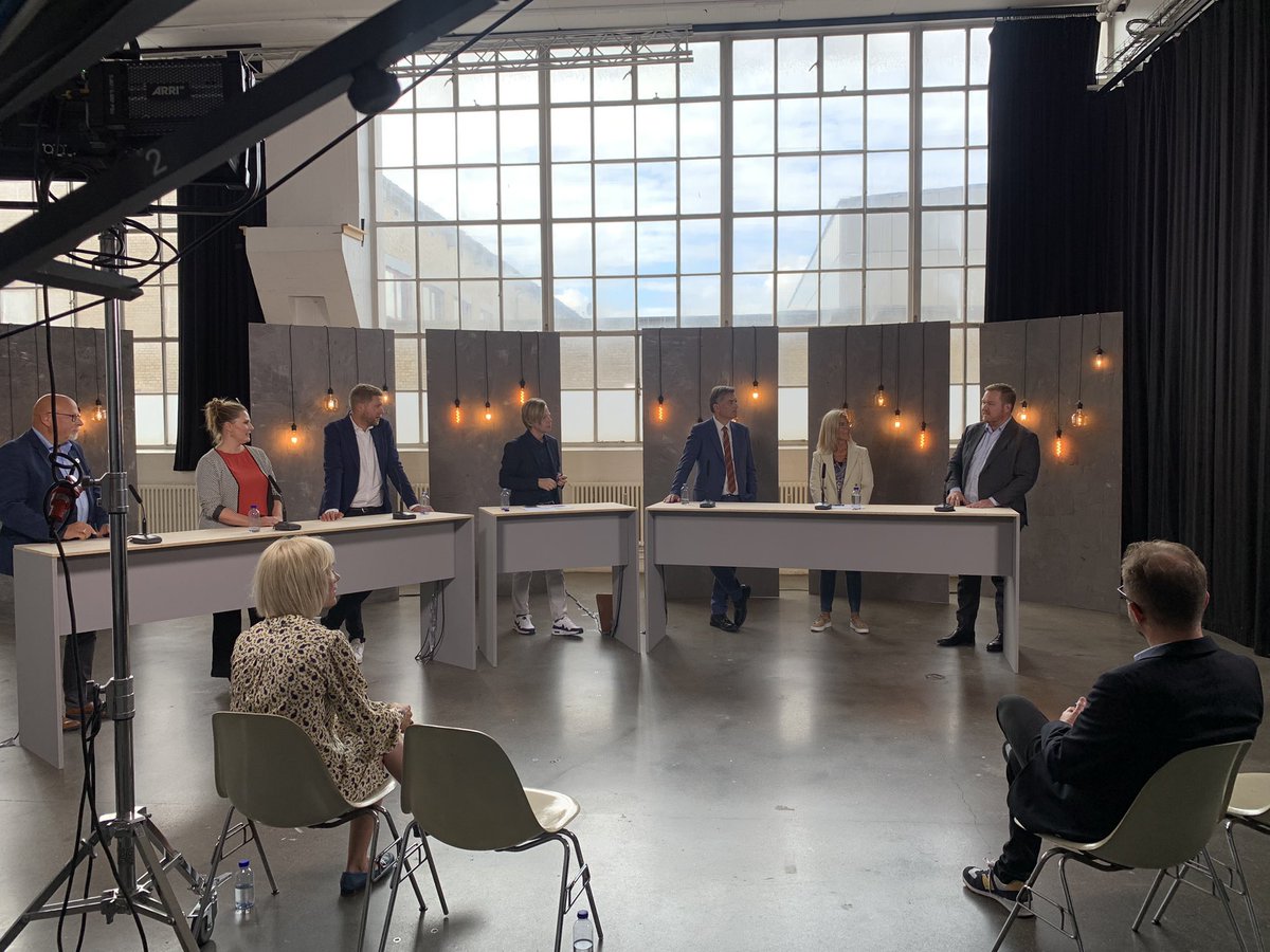 Kulturen er genåbnet. Men coronakrise er ikke slut. Vi skal have publikum tilbage. 

Tak til <a href="/Kulturmoedet/">Kulturmødet #km21</a> + ordførere i FT for at tage ansvar og understrege behovet for, at kulturen skal prioriteres - enighed om, at kulturens brede samfundsværdi kan styrkes!

#dkkultur