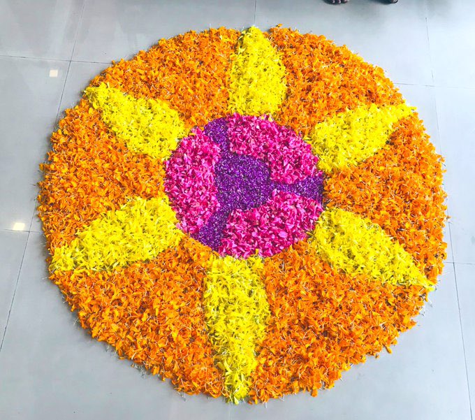 injigod's tweet photo. ഏവർക്കും ഹൃദയം നിറഞ്ഞ ഉത്രാടദിനാശംസകൾ...

ലേറ്റ് ആയില്ലല്ലോ അല്ലേ 😬
പടം എല്ലാം ഇവിടുന്ന് കടം എടുത്തതാണ്😛

#കടപ്പാട് 
#ഉത്രാടം 
#ഓണം https://t.co/ZbWXEF3siB