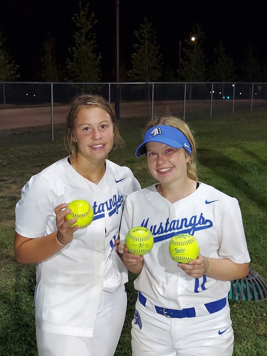 negoldjarz's tweet photo. @WelchertKaitlyn &amp; @MaciRiedl  hit  💣s and @MaciRiedl with a 💣 at Varsity game and threw a runner out catcher. #TrustTheProcess https://t.co/dFt0zGS181