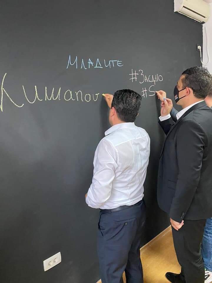 Matrixx41653205's tweet photo. Овој НЕПИСМЕНИОВ тврди:
- Дека 10% од 7700 е 77 😂
- Дека ни треба сидто за да не влече напред 😂
- Дека оние кои имаат уши се прават слепи 😂
- Дека рибата смрди од опашката
итн.
Е овој драги мои за жал ни е премиер, и не претставува по светот ☹🙁😟 https://t.co/RjNoAv0ljE