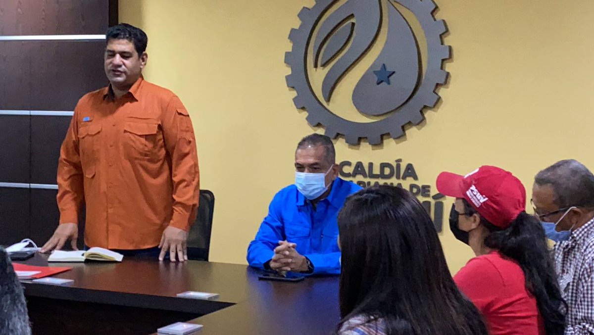 OviedoPSUV's tweet photo. Por eso, hoy estamos con el Estado Mayor de Alimentación y con mi hermano @amarcanopsuv, planteando la nueva estrategia de trabajo.

#VacúnatePorLaVida
#VamosCiudadGuayana https://t.co/kqXS5YJDkX