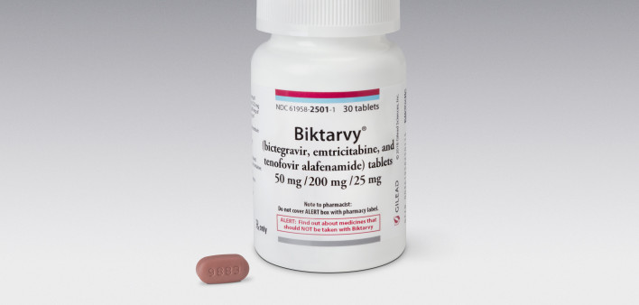 1poqd's tweet photo. Biktarvy is a first line option for treatment naïve HIV patients. It consists of:
▪️Bictegravir, an integrase inhibitor
▪️Emtricitabine, a nucleoside reverse-transcriptase inhibitor
▪️Tenofovir alafenamide, another nucleoside reverse-transcriptase inhibitor. https://t.co/JobJ8yBjU6