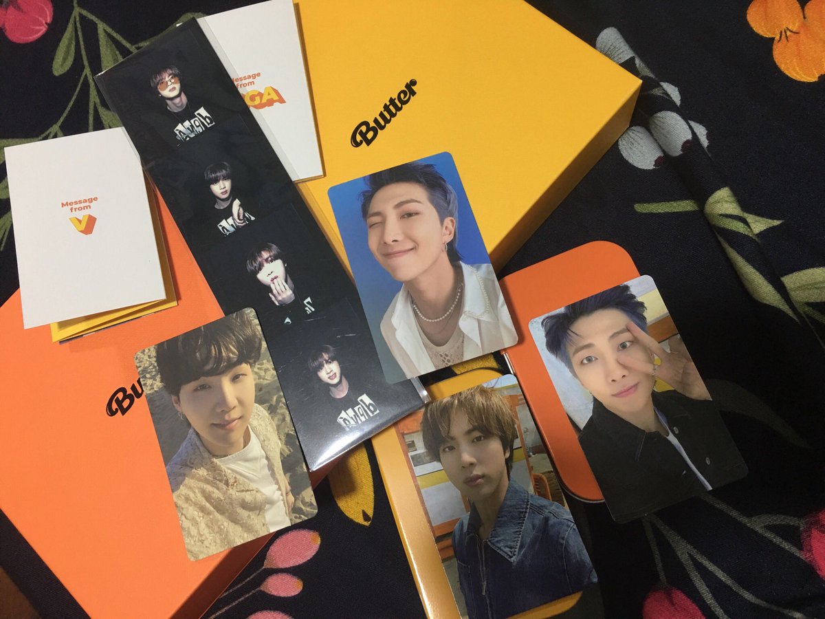 jinnietaevv's tweet photo. got my dday calendar and butter set from @IPurpleShoppe1 !! tysm❣️my first bts pulls 💜 

#IPURPLEPROOFS
@IPurpleShoppe1 https://t.co/0CyX3W7uC4