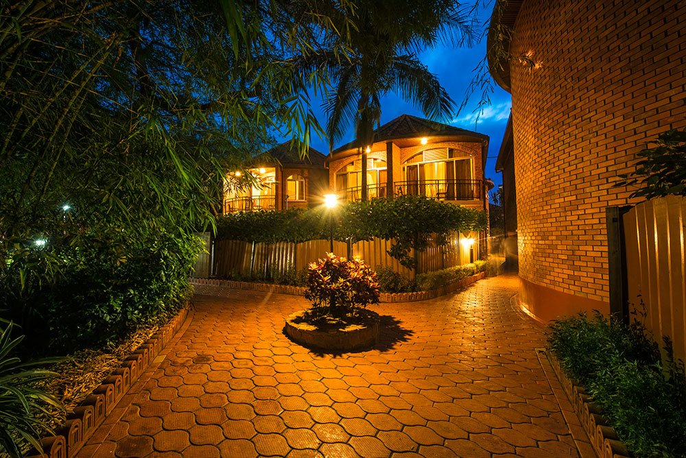 showMeRwanda's tweet photo. #HotelChezLando is your first window to #Rwanda. Enjoy the tradition of #Rwandan hospitality and satisfy your travel needs, catering to the smallest detail of your stay. 
#VisitRwanda #BestofRwanda #LuxuryRwanda #LuxuryGetaway #Kigali #ChezLando https://t.co/nsGHIgyVdL