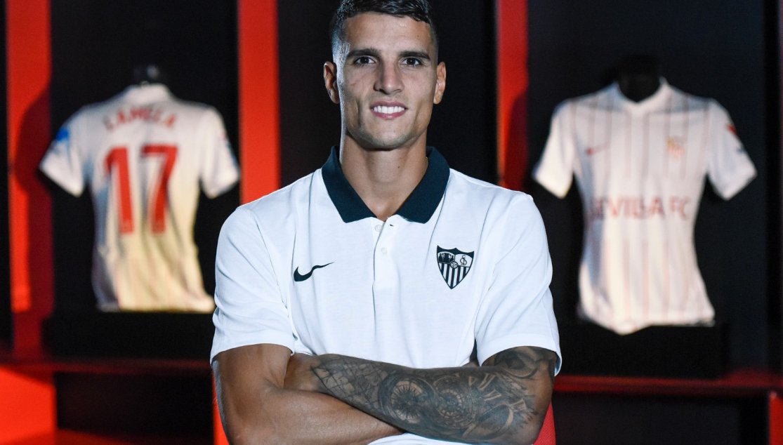 ElGallardismo's tweet photo. 😉 En La Liga, ya tengo equipo para alentar
#MadeInRiver ⚪🔴⚪ https://t.co/uibS5FfGs6