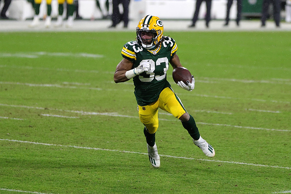 FantasyAlarm's tweet photo. 🚨#FlashBackFriday🚨
#NFLDraftGuide Player Profiles anyone?
📽️@colbyrconway
🧀Aaron Jones -https://t.co/6xolTKYYyw
🏆Rob Gronkowski (video) - https://t.co/489Wd41gkG
🗽Kenny Golladay (video) - https://t.co/Bl3Vjrof4l
🐅Joe Mixon (video) - https://t.co/8paMRn9Hkl https://t.co/NRl9WcSGbt
