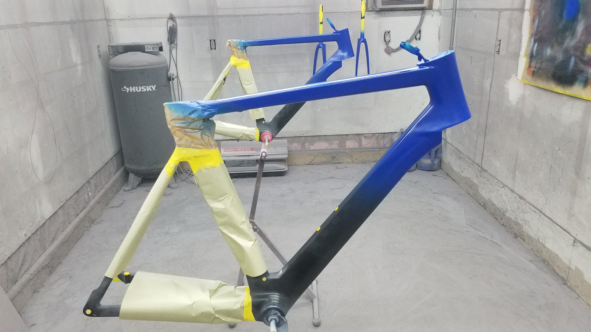 A bike fit for a champ. <a href="/joeyrosskopf/">Joey Rosskopf</a> #USPro edition AR from <a href="/FeltBicycles/">Felt Bicycles</a> is getting ready for its debut 🇺🇸

#GetReadyForTomorrow #RoadNats
