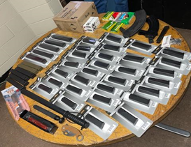 nyspolice's tweet photo. High capacity magazines, weapons and ammunition all seized after a traffic stop and search warrant in NYC. The result of hard work by YOUR troopers after an investigation into the illegal transport of weapons and ammunition into our state.
Thank you @PANYNJ Police for the assist. https://t.co/NccTPRdeOB