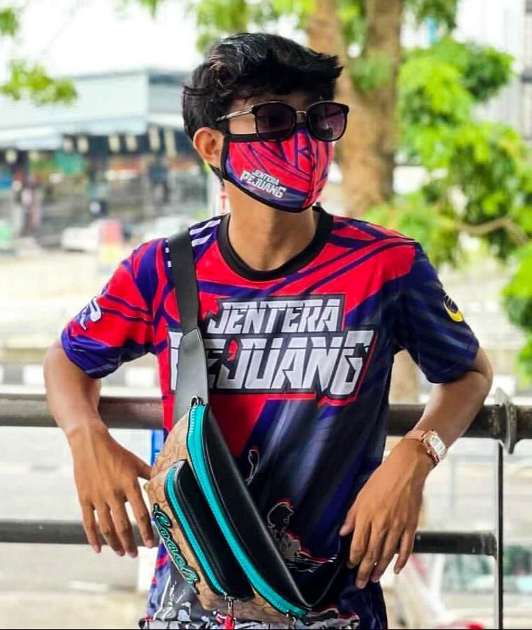 AqielMuqriz's tweet photo. 🔥Kasi standby semua 500 helai sahaja design merdeka kalini😭😭 baju paling viral yg korang tunggu🔥 harga RM 40 JERR GAIS🔥🔥
Sambungan di comment ⬇️
#KerajaaanGagal #PrimeMinister #fypシ #FYP #FYFF #sinarharian #jenterapejuang #matmoto #tshirts #Viral https://t.co/6F4bUIeZ4A