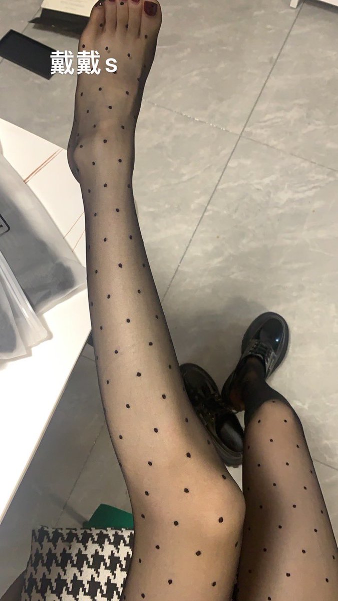 #bdsm #丝袜腿 #sm #女s #女王妈妈 #腿奴 伸长狗舌头，尽你所能地讨好我，如果你们拿到这条丝袜会拿来做什么呢 https://t.co/50s46uXiB2