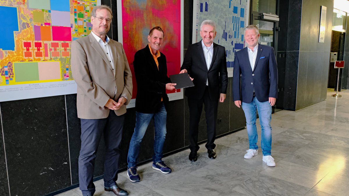 WirtschaftNRW's tweet photo. Das Land #NRW fördert das Gründungsprojekt #EnableUS an der @UniSiegen👩🎓mit 2,2 Mio. Euro. Minister @a_pinkwart: #Startups aus Hochschulen sind von herausragender Bedeutung für regionale Start-up-Ökosysteme und deren internationale Wettbewerbsfähigkeit. 👉https://t.co/v39QXFfuOF https://t.co/4pAImfIKtA