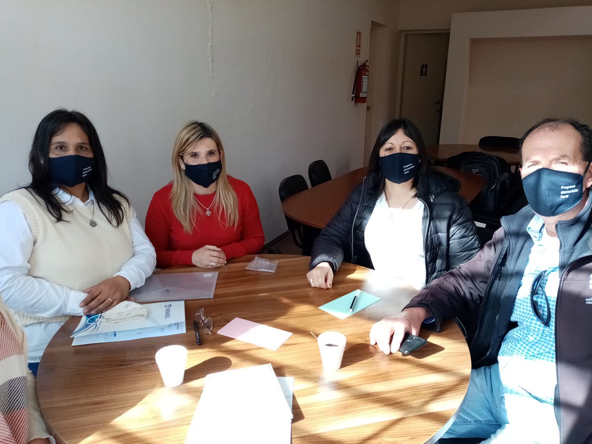 MGAPUruguay's tweet photo. #AHORA jornada anual de analistas de Microcrédito Rural, programa que llevan adelante la Dirección General de Desarrollo Rural del @MGAPUruguay y #FUNDASOL, conjuntamente con la población integrante de los Comité de Crédito Local, quienes hacen posible su instrumentación. https://t.co/6jkjeFXpWD