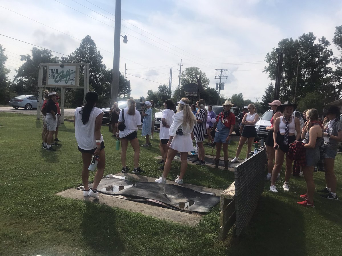 trailsidegolf1's tweet photo. Ball State ladies soccer team at Trailside Golf &amp; Footgolf https://t.co/sounAzZVVp