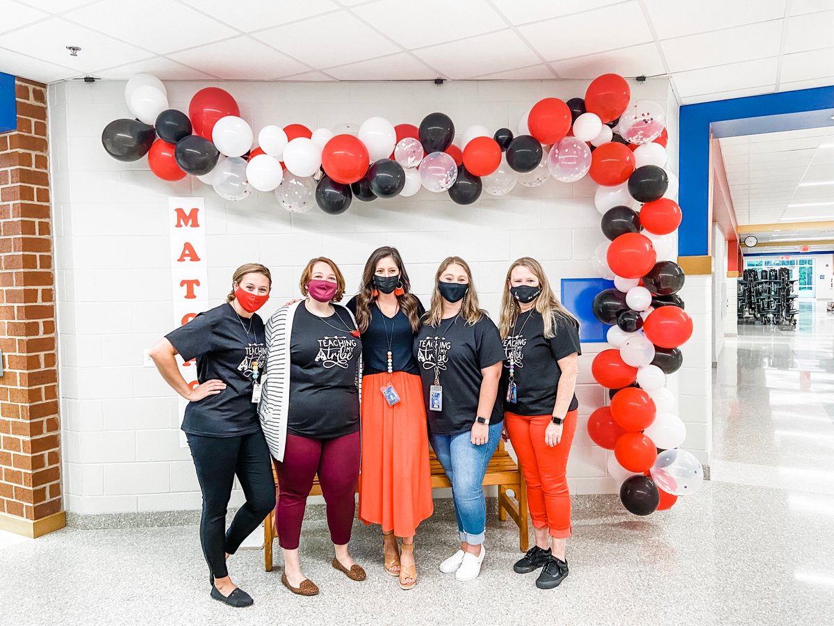 The 5th grade team is ready! ❤️🖤