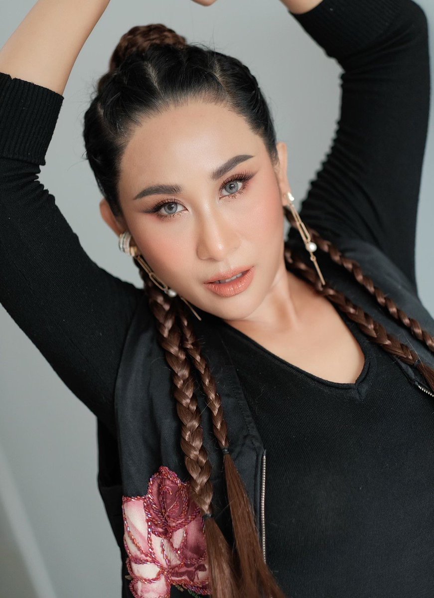 LalaSaon's tweet photo. มองเผินๆอาจไม่ติดตา แต่ถ้ามองไปมองมาอาจติดใจ 🖤❤️ https://t.co/u76n4uhH3F