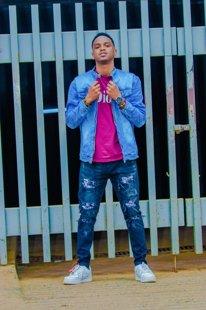 Uzriish's tweet photo. The best thing about a picture is that it never changes #viral #FYP #foryou #wallstreetbets #Somalia #Prayer https://t.co/ElwW00W0lm