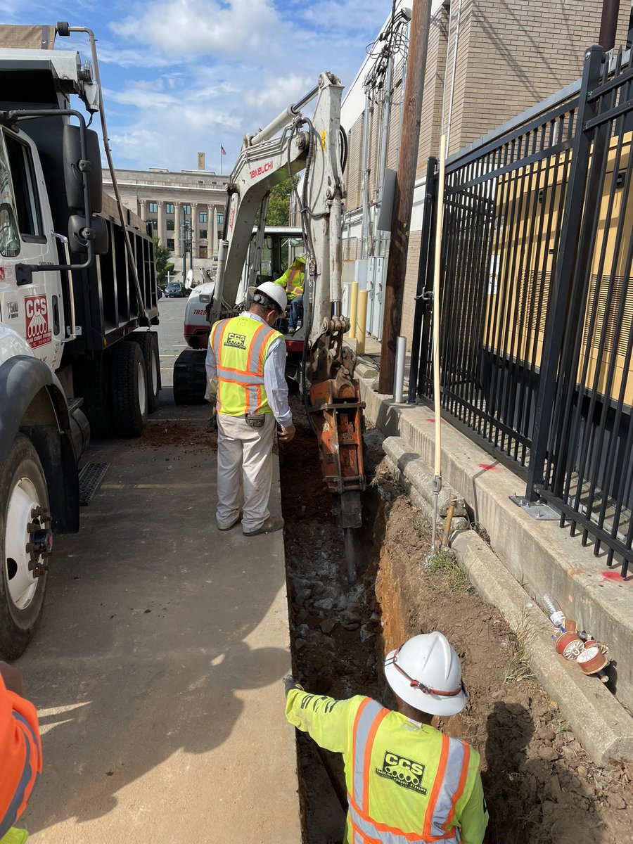 TheIcelandGuy's tweet photo. Have a great weekend everyone! Day 5: More rock which we anticipated. Busy day for an August Friday. While we’re busting rock, a MMR tenant is (annual) load banking their generator.  #carrierhotel #701ETrade #interconnection #realedge #fiber https://t.co/vaZOjV4Olg