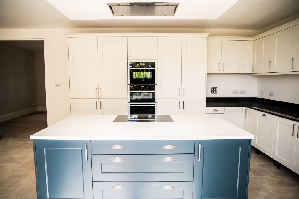 StokeParkDev's tweet photo. This kitchen in St Albans demonstrates our attention to detail when it comes to #LuxuryInteriors. Using the best quality contemporary materials we make #dreamhomes for our clients. Get in touch and find out how we do it. https://t.co/sLtLSQp9Kc
