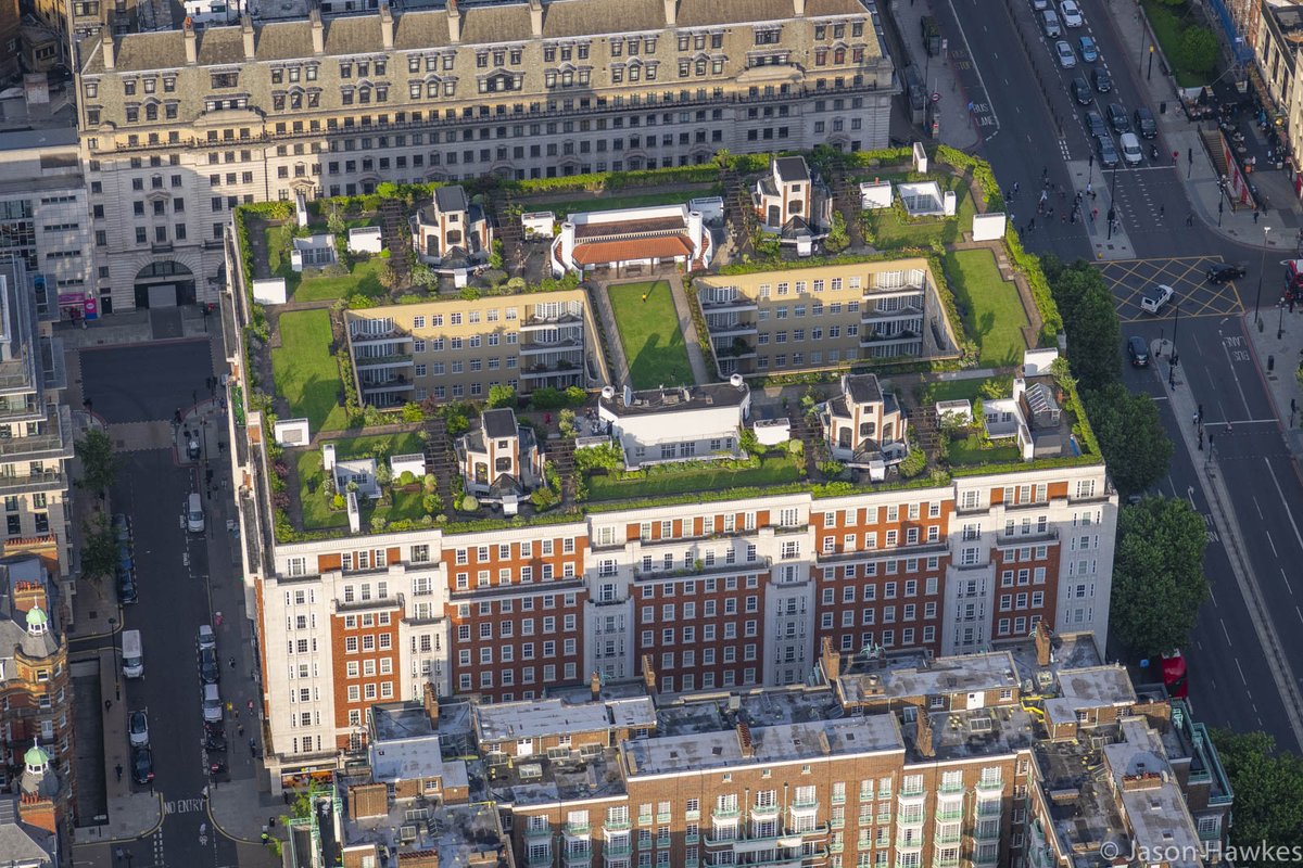 Now this is a pretty impressive #roofgarden. #BerkeleyCourt, #Marylebone, #BakerStreet, #London.