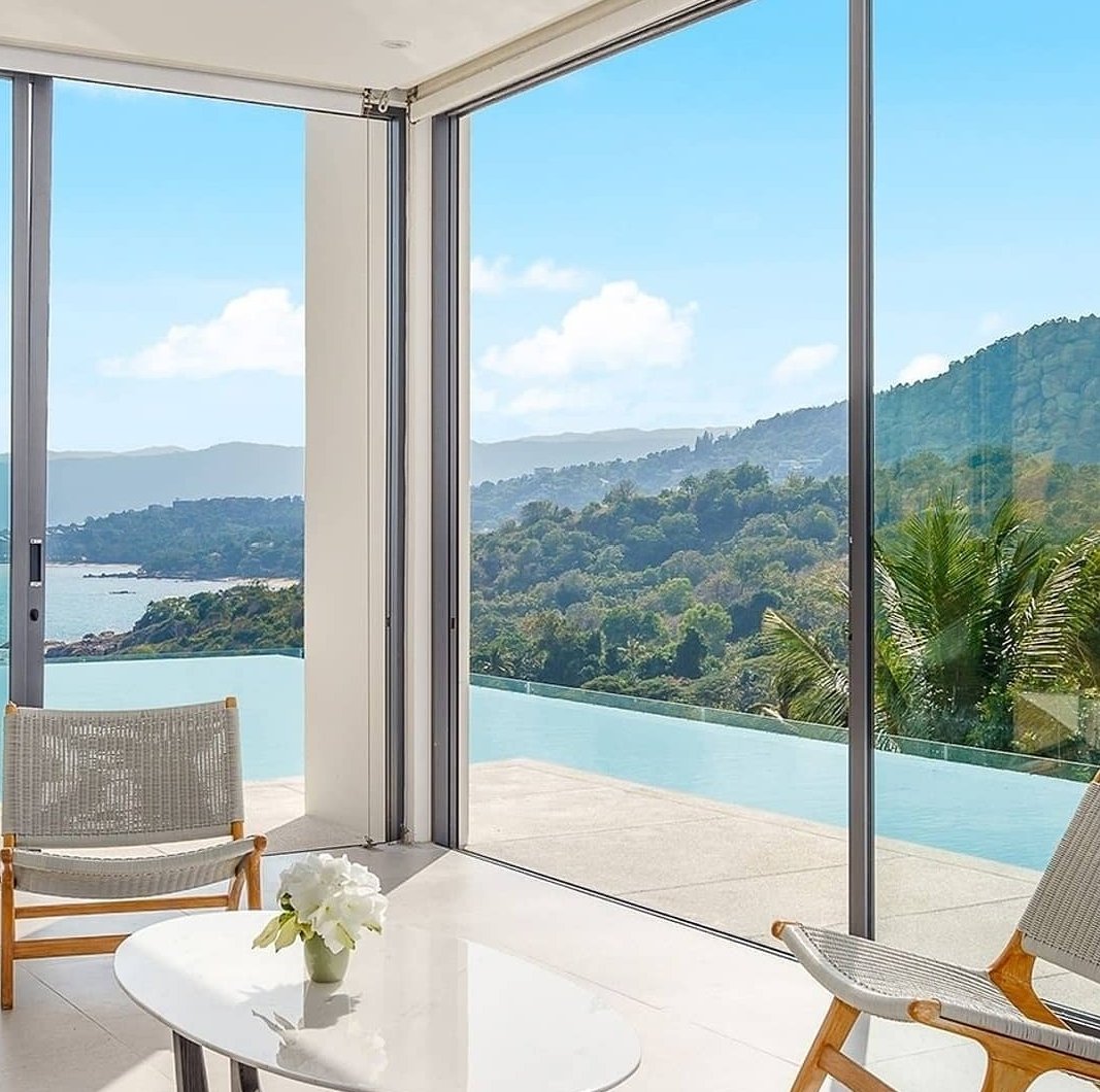 SamujanaVillas's tweet photo. Villa 17 is a stunning 4 bedroom villa that features a glass walled lounge, a secluded roof deck & garden area with spectacular views on the estate. To book, email reservations@samujana.com or visit https://t.co/tMmMeFFJOh
#samujana #luxuryvilla #luxuryresort #thailand #luxury https://t.co/wVRXaY4fMm