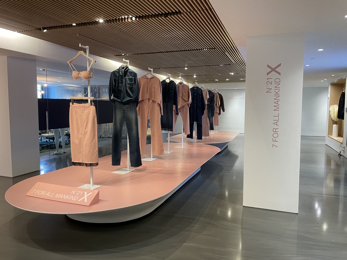 fusionimaging's tweet image. Strategic use of color can make all the difference. #fusionimaging #retailgraphics #largeformatprinting