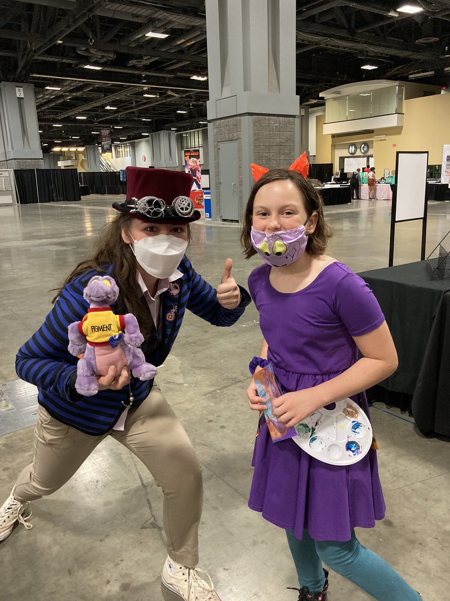 scripta_bene's tweet image. .@AwesomeCon hasn’t even officially started yet and I’ve already met a Figment to my Dreamfinder! 

🐉⚙️🎨💡(I’m at Artist Alley Table I21!)

#figmentfriday #journeyintoimagination #dreamfinder #DisneyWorld50
