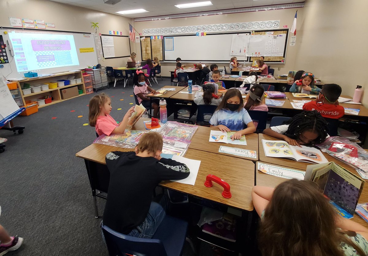 christinaup34's tweet photo. Our Cubs engaged in partner &amp; independent reading in Kinder &amp; 2nd ❤ @Maferamcor1308 @CreightonCISD #WeAreCaneyCreek https://t.co/hNue0GR1fg