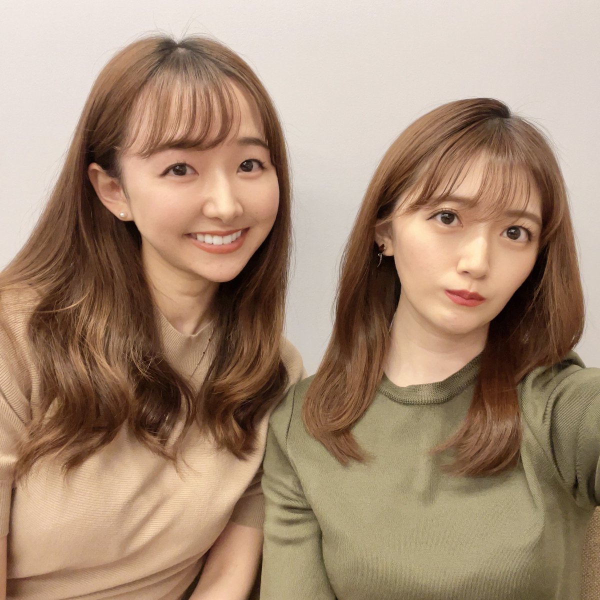 MIIIKI_41's tweet photo. トップス色違いみたいになってる👯‍♀️
※写真撮る時だけマスク外してます
#カフェ巡り #双子コーデ https://t.co/eI7mwH6OEu