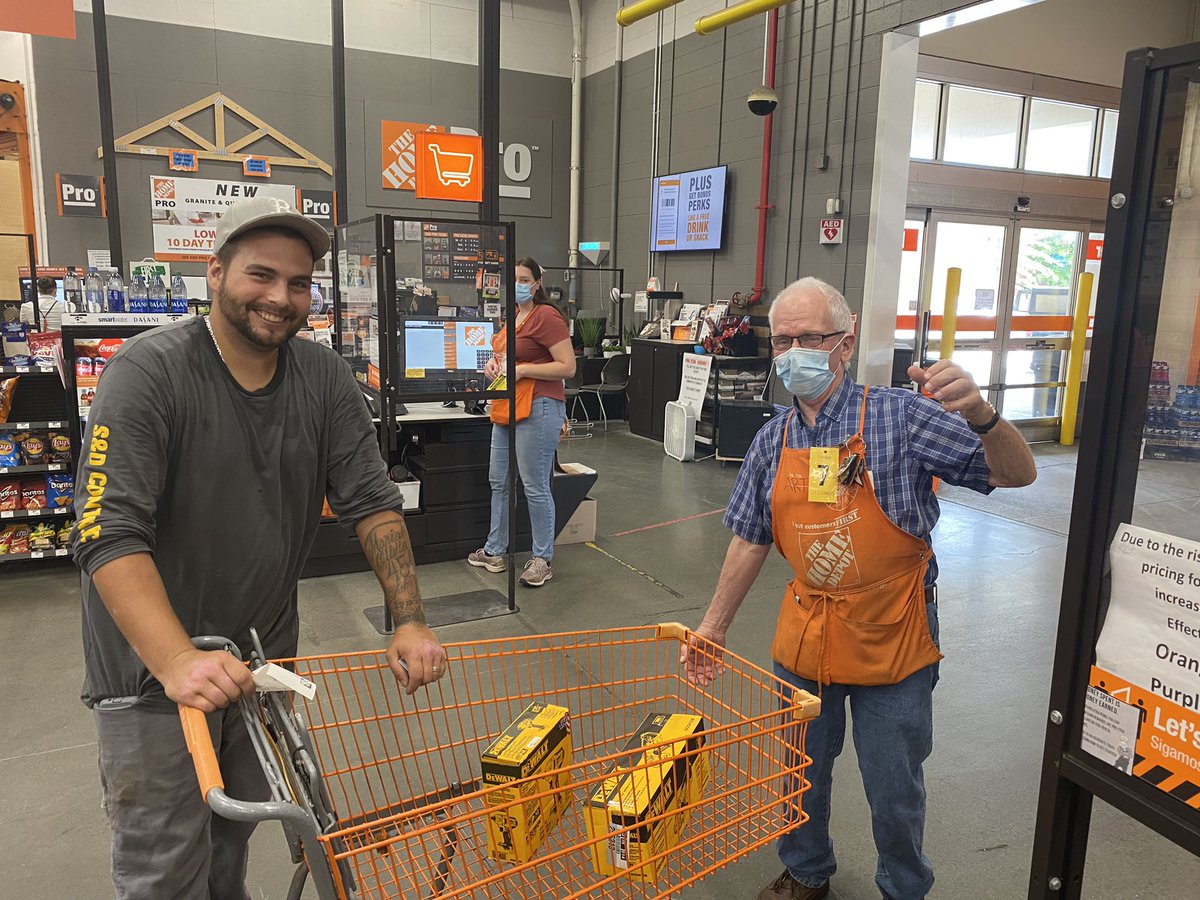 Art hooking up a local Pro with $240 worth of Perks! #1TEAM1KEENE ! <a href="/CaffreyDamien/">Damien A Caffrey</a> <a href="/stevenlongmoor1/">Steven Longmoore</a> <a href="/TyrrellVizcaino/">Tyrrell Vizcaino</a> @tabatha_THD3488 <a href="/SpragueVal/">Val Sprague</a>