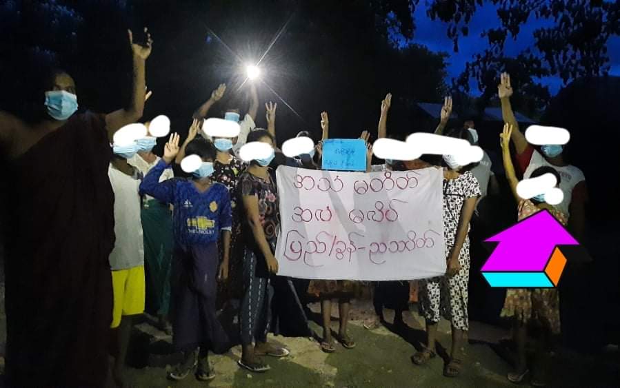 Anti-coup night strike in Mandalay's Pyigyidagun Tsp as usual.

#HelpMyanmar_RecognizeNUG
#Aug20Coup 
#WhatsHappeningInMyanmar