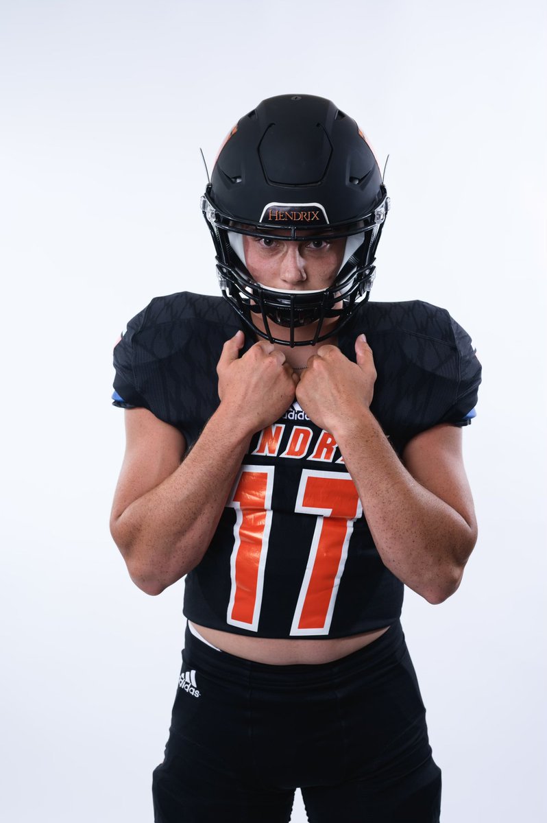 CarterJayme's tweet photo. Oh #17 I am so ready to watch you play!!! Let’s go Warriors!!!🧡🖤🏈 #HendrixFootball @CarsonCarter25 https://t.co/R6YylfwQK8
