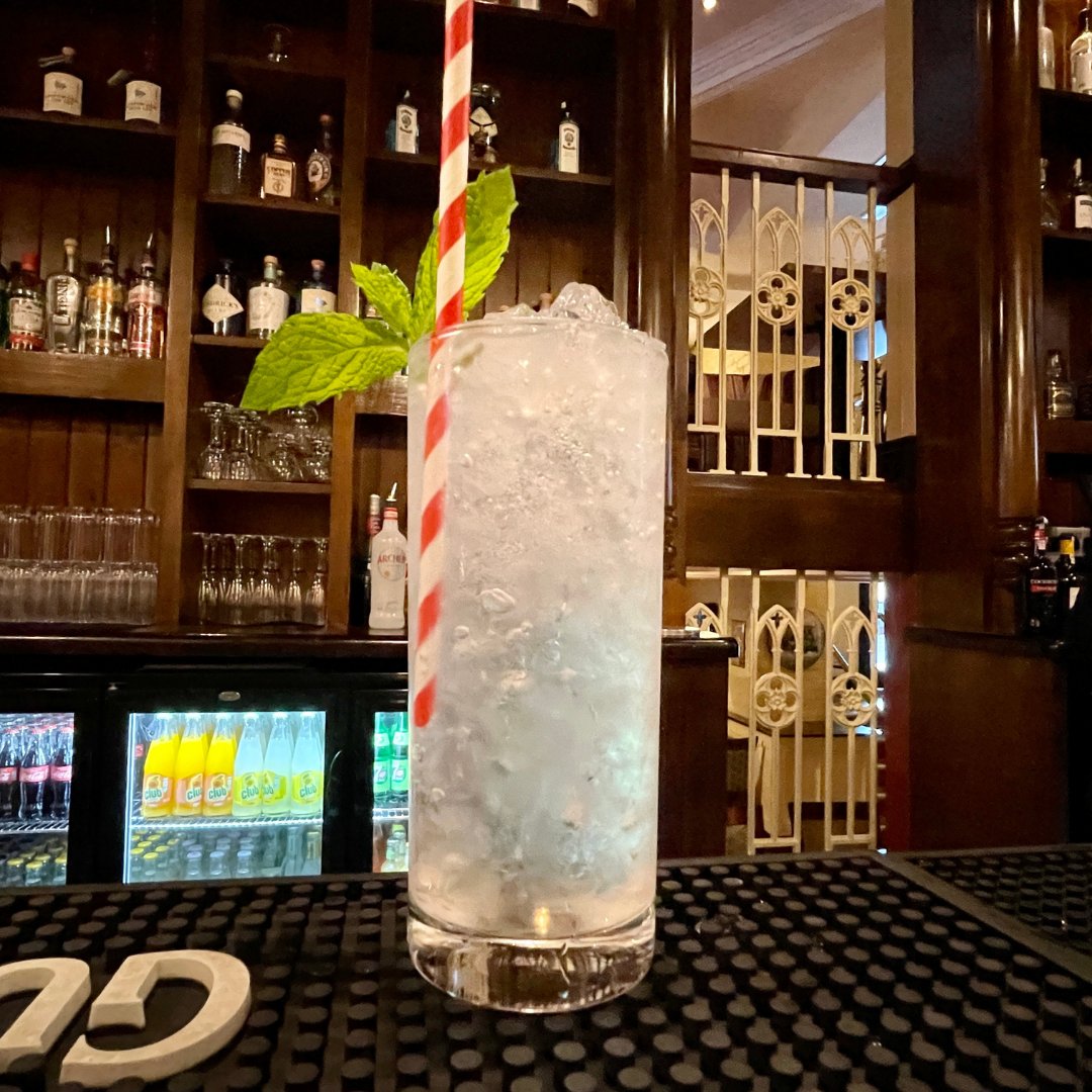 KingsleyHotel's tweet photo. Our refreshing Tom Collins CocktailπΉ
Gin | Lemon Juice | Sugar Syrup | Lemonade
#TheKingsley #Cocktails #FishersBar #TomCollins #GinΒ #Friday #PureCork #CocktailCork #CorkBar #Drinks https://t.co/EyQ4YDQ2Is