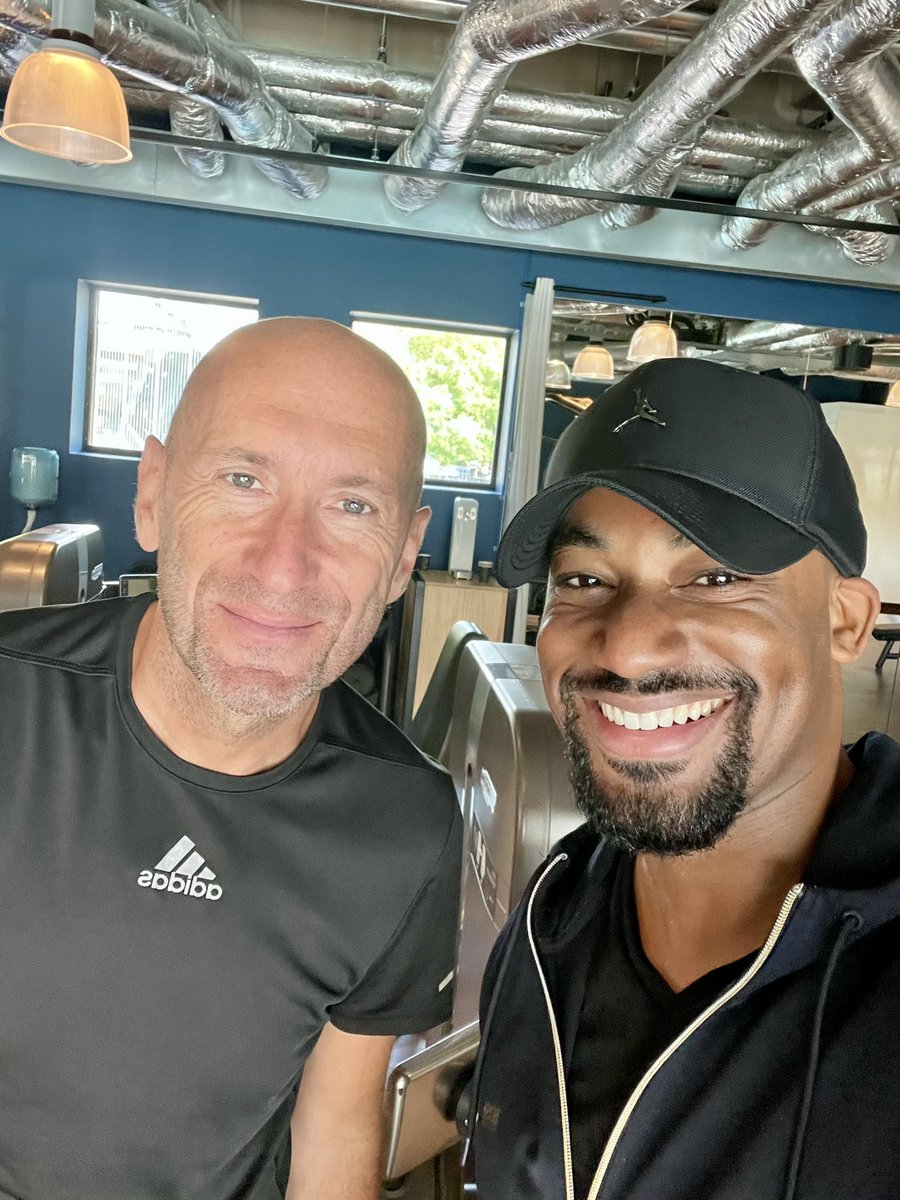 Marksaintjulien's tweet photo. Rencontrer @gilbertbrisbois  pendant sa séance de sport, pendant que j’écoute le denier podcast @AfterRMC ! Que demander de + ? Meilleure émission radio de foot et de très loin ! @DanielRiolo @HoussemLou https://t.co/wBbi6OMvv4