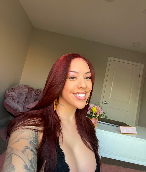 After 2 years of not having red hair&hellip;..IM FINALLY BACK!😍❤️LAWDDDDD I feel like myself again!😩🖤 https://t