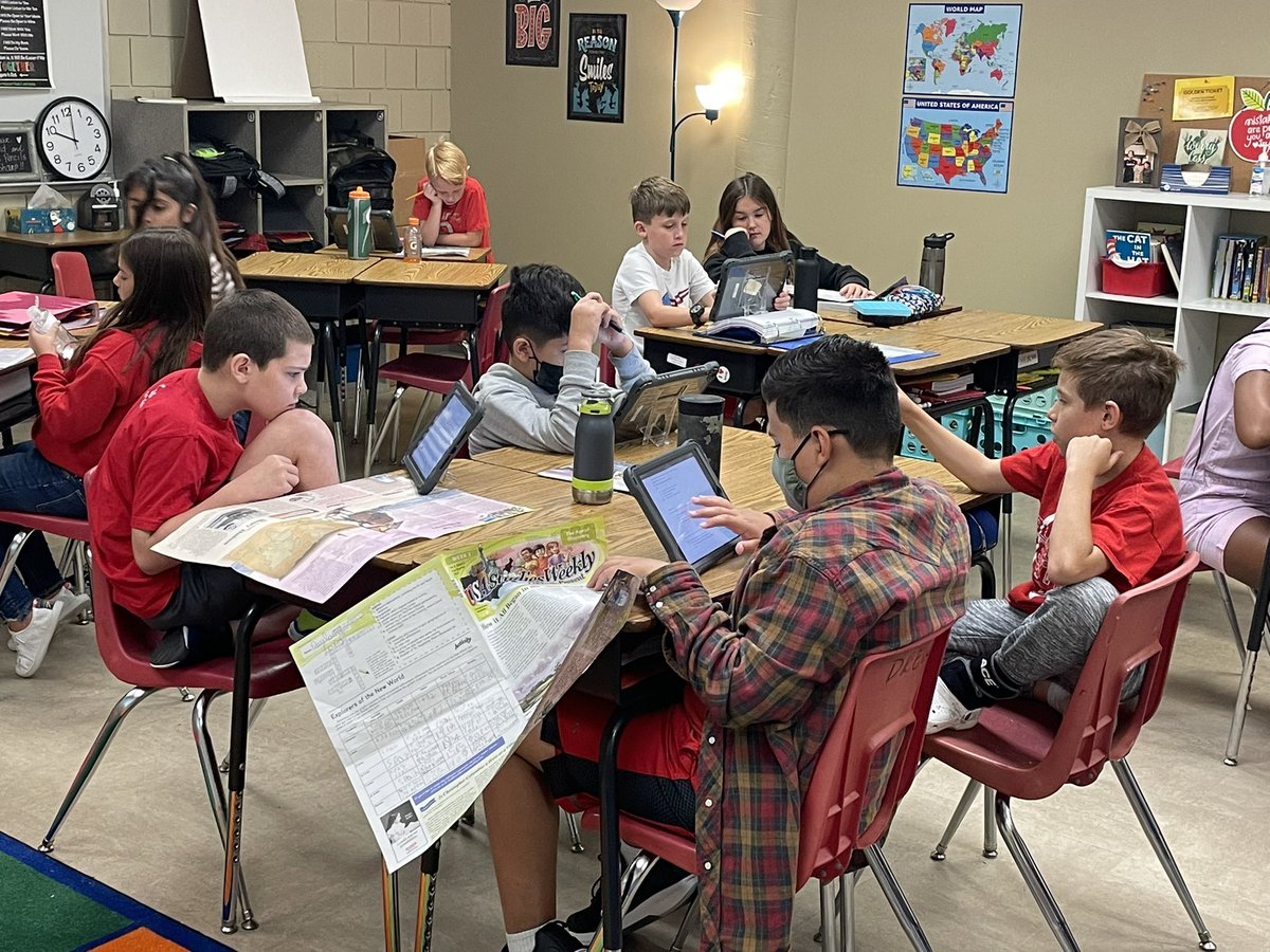 km_glover's tweet photo. Finishing up our assignments for the first full week of school 🙌🏻 https://t.co/skYwSLUAb8