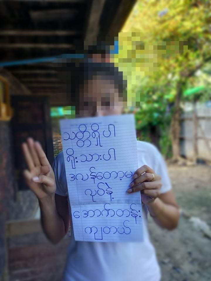 Pro-democracy youths from #MoGaung township , Kachin State , held domestic paper strike to remind us to support the PDF. 
#Aug20Coup
#WhatsHappeningInMyanmar
#HelpMyanmar_RecognizeNUG