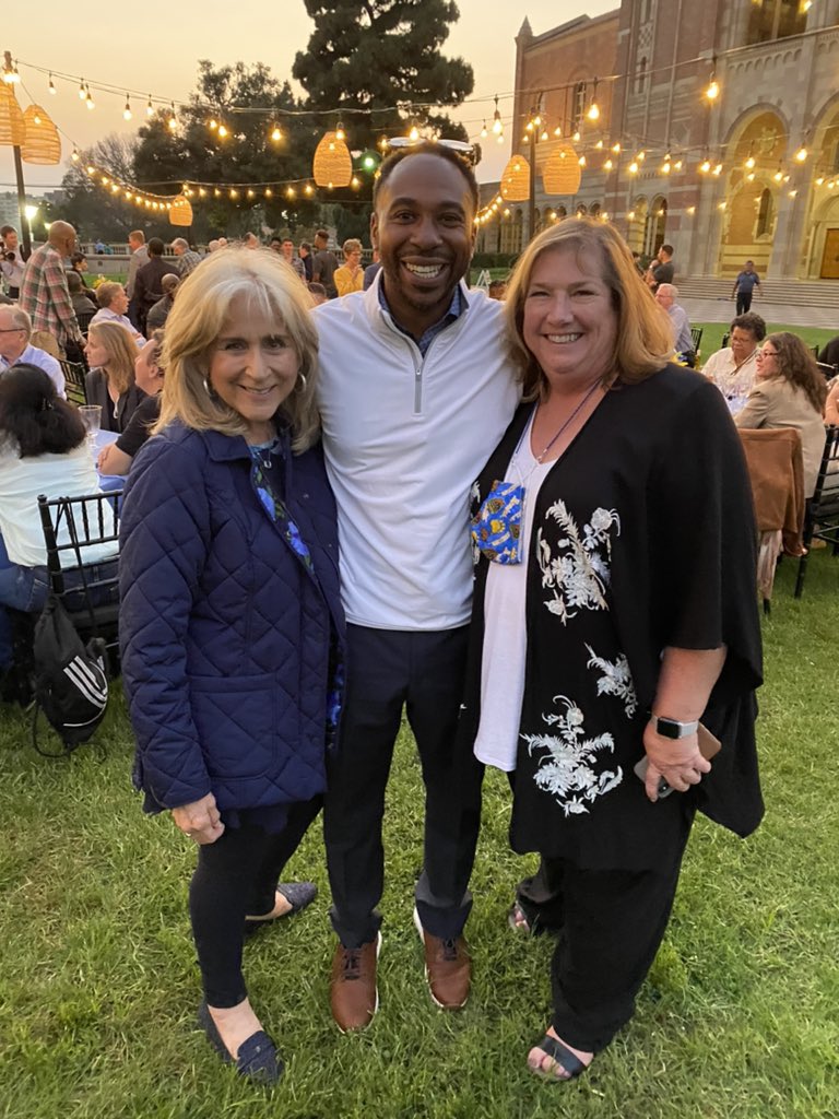 MartinJarmond's tweet photo. About last night…good times meeting so many Bruins last night at the 🏈 kickoff dinner. Thank you for supporting our student athletes! 8 more days!! 💙🐻💛🏈🌹🏈🌹 https://t.co/2vVyJrLT1t