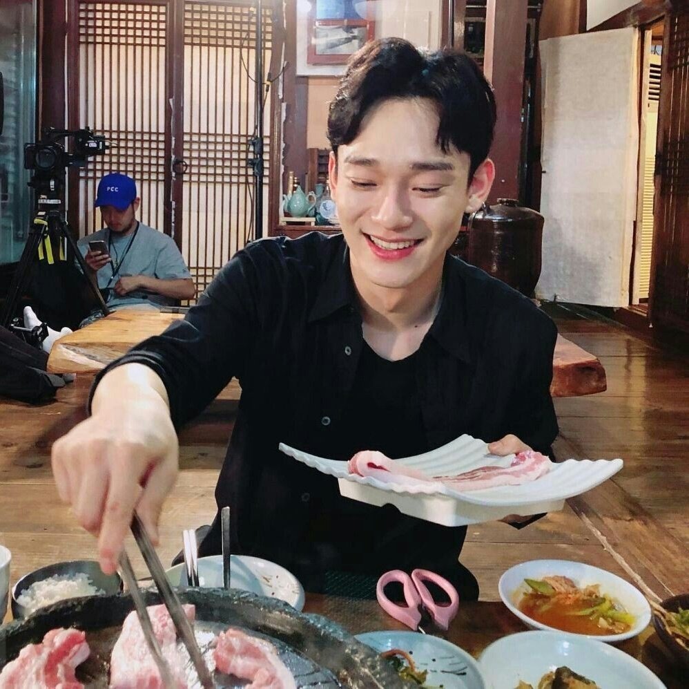 kkdramatv's tweet photo. #weloveyouJongdae

#김종대사랑해 
#첸 
@weareoneEXO https://t.co/cxFKdaPl5j