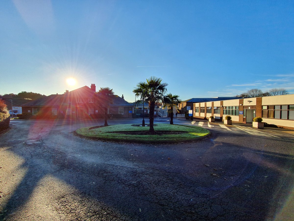 🏥We are recruiting at Wrightington!! Do you want to be part of an internationally renowned orthopaedic hospital?
 
We have a number of roles available for clinical staff from band 2 upwards☝️

Read more about the opportunities on our website: ow.ly/VO2K50FUYKG