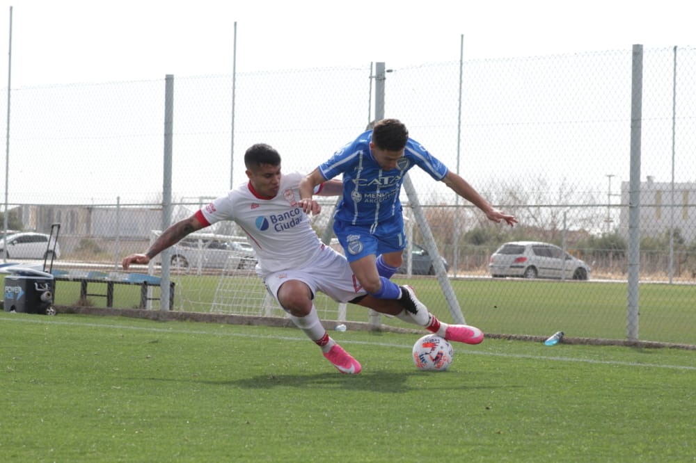 CAHuracan's tweet photo. #JuegaHuracán 🎈 | #Reserva | 

⏰ 50' ST Final del Partido

#GodoyCruz 2 (Cantero x2) - #Huracán 1 (Luján).

El arquero del Tomba le contuvo un penal a Barijho en la segunda parte.

#VamosGlobo 💪

📸@clubgodoycruz https://t.co/KXVvDvyiWs