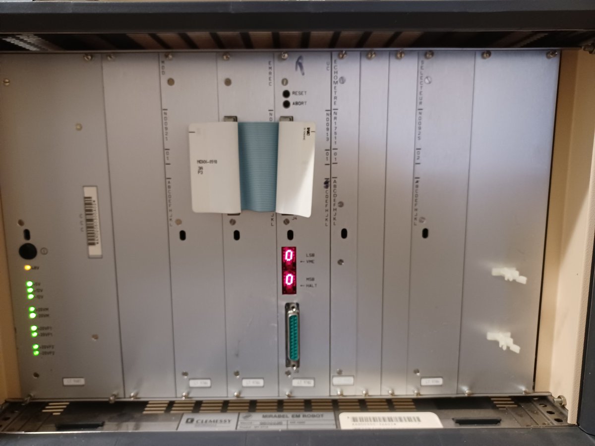 Pierre_Lapeyrie's tweet photo. La chaîne d'essai de notre réseau cuivre #Orange est essentielle au maintien de la qualité de nos services. Aujourd'hui aux côtés d'Isabelle et Philippe #UISO groupe IC23 @OrangeNvAquit sur le rétablissement d'un robot MRBL. Opération réussie bravo et merci à vous deux👏��� https://t.co/xBlImMpSni