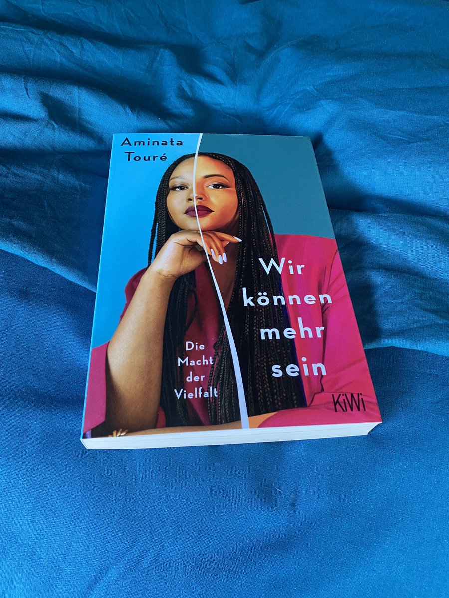 AndreSeemund's tweet photo. endlich ist es da!!! 🤓 @aminajxx #buch https://t.co/ZbzDpgW9Uo