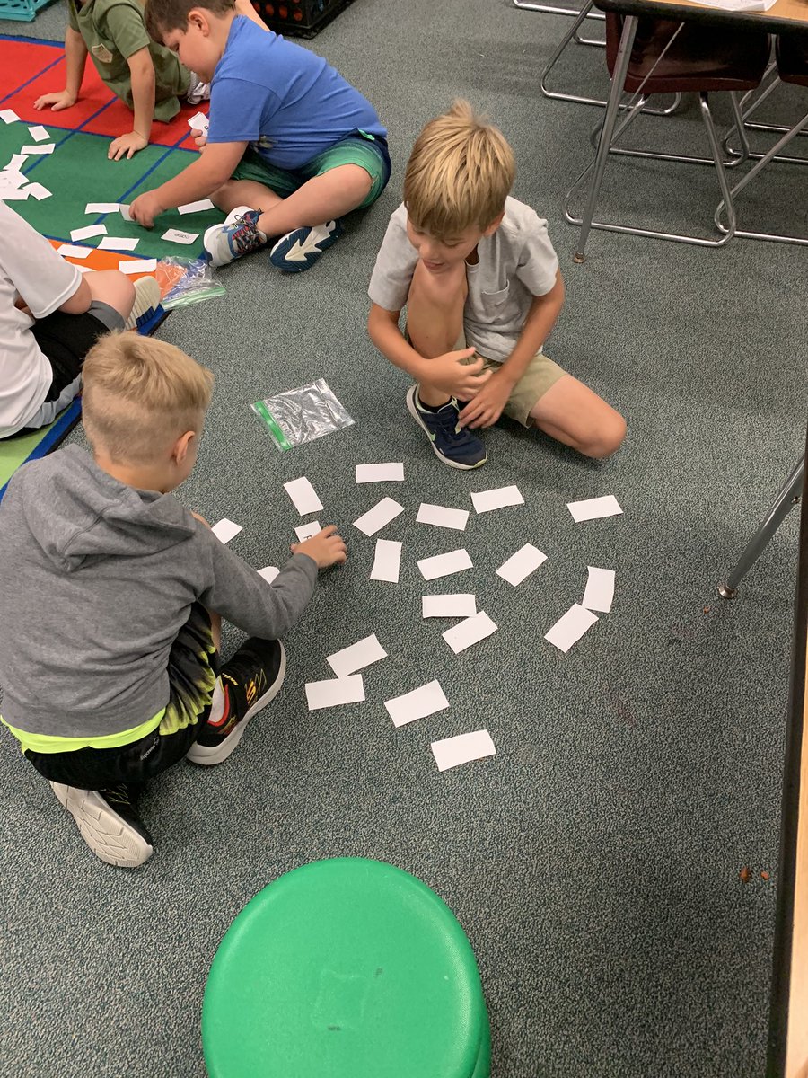 SiglockScholars's tweet photo. Students creating different games to practice words with silent e. #studentengagement #creativeinnovators #HumbleISD_BBE #2ndgraderocks https://t.co/N450ZCY4BT