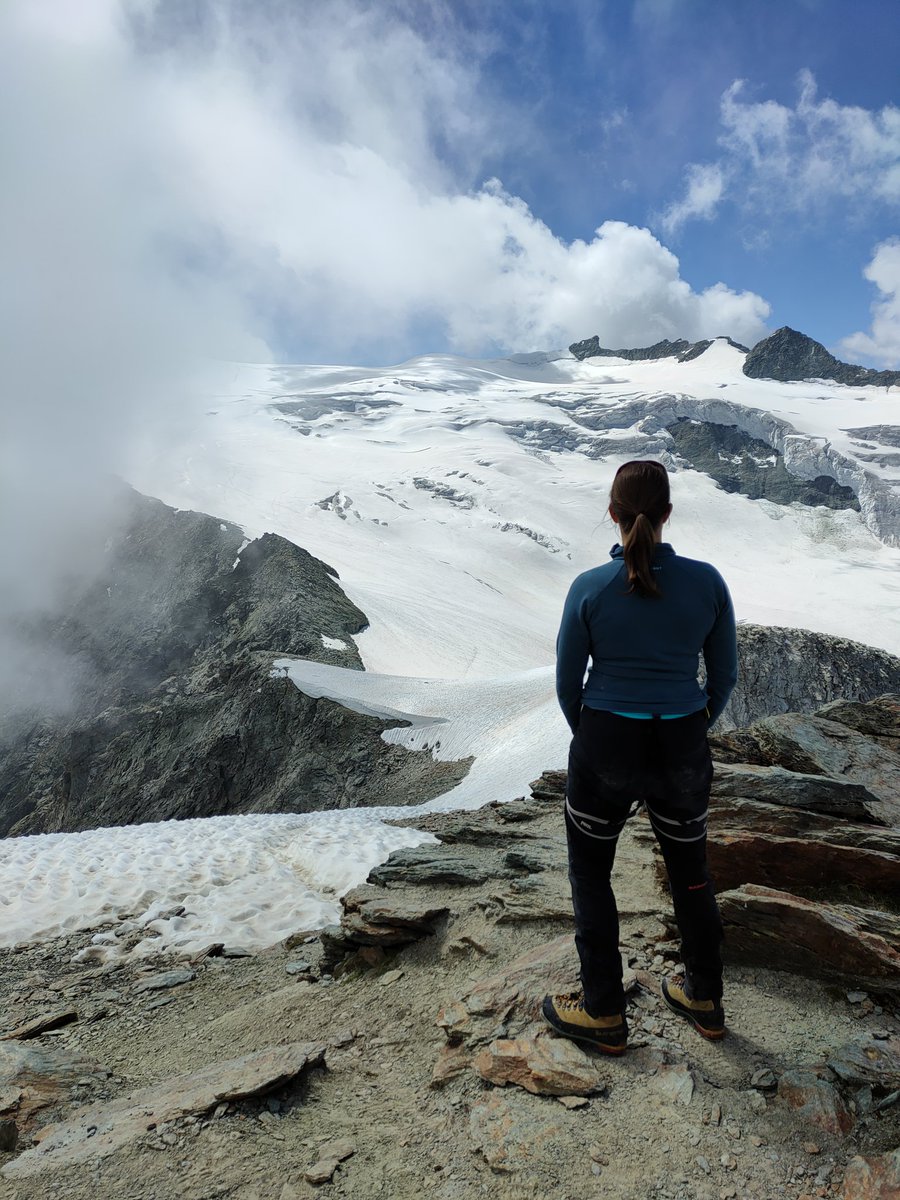Dit is de leven, mensen. Het is wel een roteind lopen, klauteren en genieten. Ik weet niet of ik nog terug naar kantoor kom 😉. Pigne de la Lé