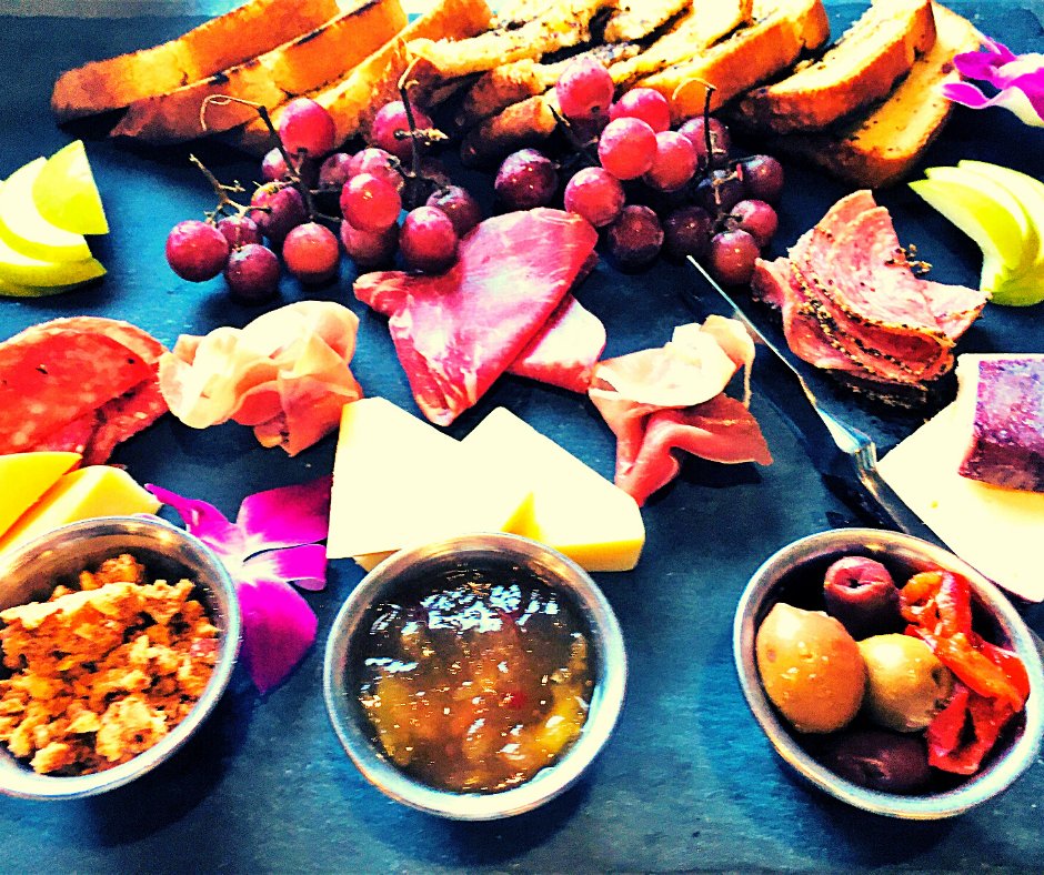 Fulbellis's tweet photo. Felt cute. Might have a gouda time later. Be as bubbly as you drink and as cheesy as your board.
#fulbellisrestaurant #frenchweek #adultlunchables #winning
😍😍😍 https://t.co/uSI8grBuwp