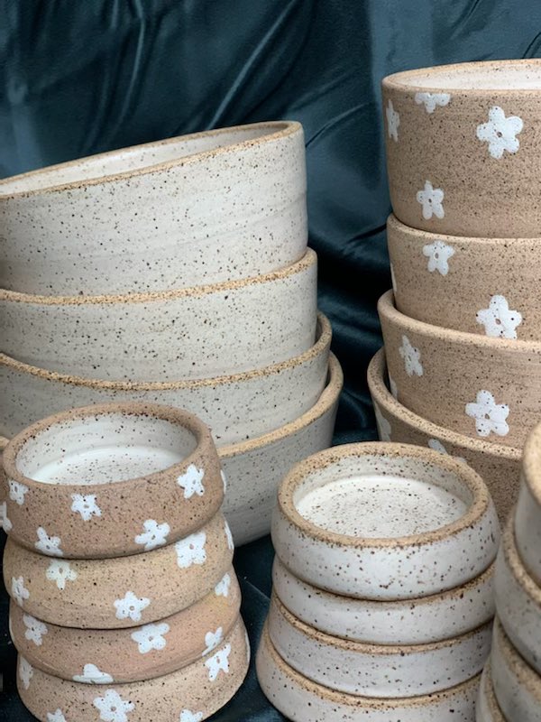 WCHS_FINEARTS's tweet photo. This Sunday, 🛑 by @MetazoaBrewing 21+ and buy a handmade 🐱🐶 bowl made by our own @missg_wchs https://t.co/J4bN6cyY8W