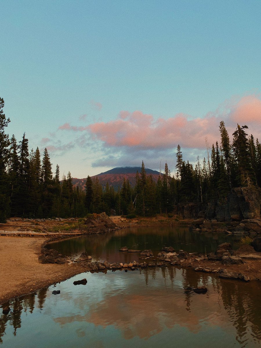 alexxhinson's tweet photo. iphone snaps from the last few days in oregon https://t.co/0RGcIcI3Ou