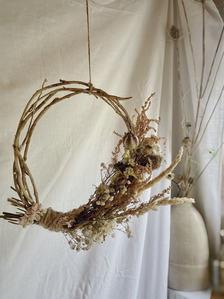 wild_lifeguide's tweet photo. A mini everlasting wreath filled with materials grown by me on my allotment and garden, and some preserved from a bouquet #Flowersonfriday @flowersonfriday #wreath #driedflowers #floraldesign #floristry https://t.co/ZCoICQxApU