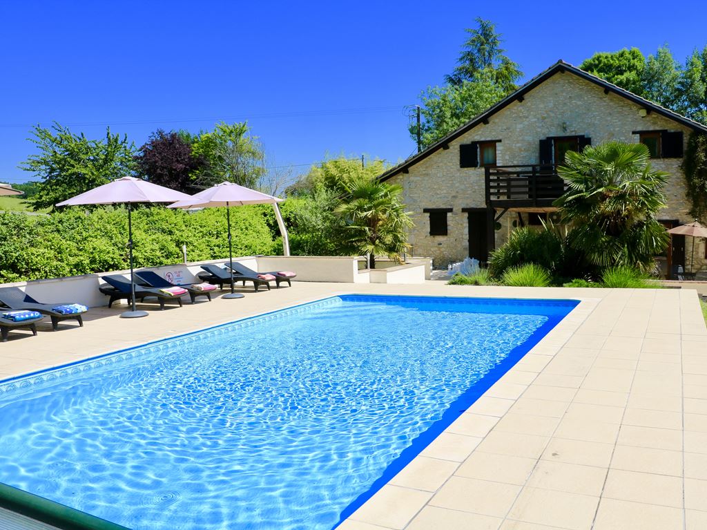 Luxury 6 bed villa with pool for relaxing holidays in the beautiful Dordogne - 10% off 2021 dates! holidayfrancedirect.co.uk/holiday-rental…