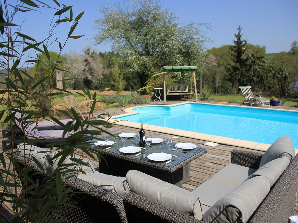 HolidayFrance's tweet photo. Charming holiday home with private pool set in Dordogne countryside close to very good restaurants! A great location for exploring into Spain, Italy, the west coast and the Alps.
https://t.co/42uM9MK2sq https://t.co/vjJdkBc1kD